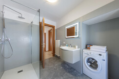 Bagno con lavatrice