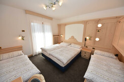 Room with 4 beds