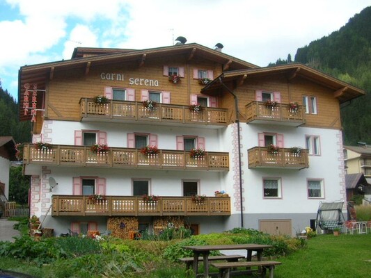 In centro Canazei, zona soleggiata e  tranquilla