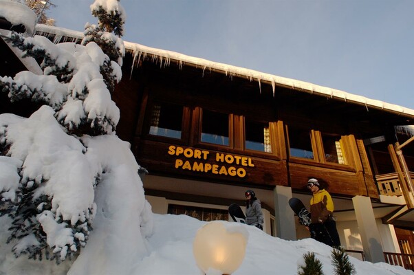 Entrance of the Hotel in winter | © Sport Hotel Pampeago S.R.L.