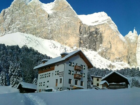 Hut Stella Alpina - Loc. Gardeccia - Pozza di Fassa - Winter