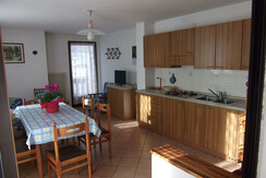 Vista entrata cucina/soggiorno