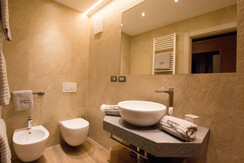 Bagno visto da fuori Pordoi Mp 2