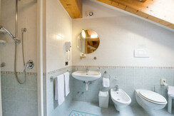 bagno camera matrimoniale a canazei_camere a canaz