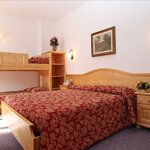  Photo of 4-bed room, shower, toilet