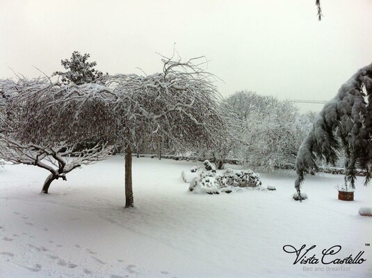 giardino-neve02-vista-castello