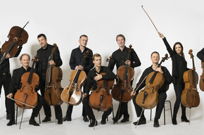 Aprono i 12 violoncellisti dei Berliner Philharmoniker