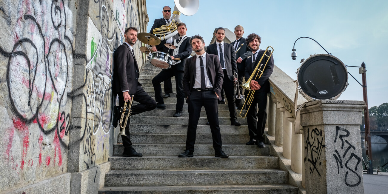 A I SUONI DELLE DOLOMITI ARRIVANO I SUONI E I RITMI IRRESISTIBILI DELLA BANDAKADABRA  #1