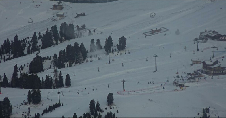 Webcam Pampeago  - Predazzo -  Obereggen - Mountain huts Zisch and Genischer