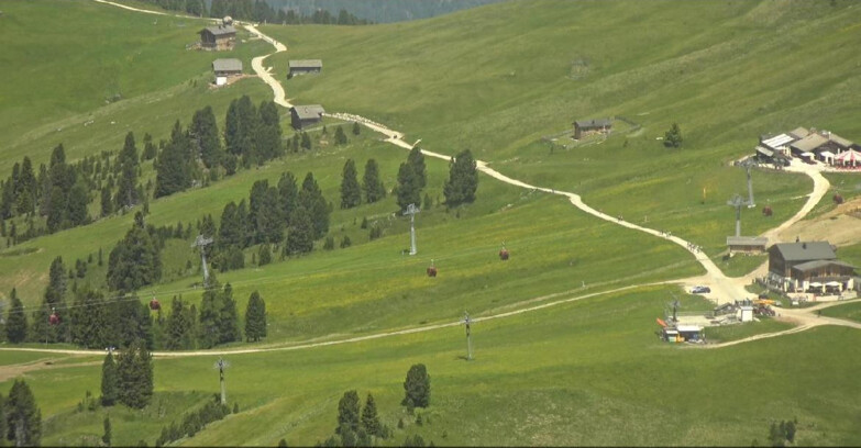 Webcam Pampeago  - Predazzo -  Obereggen - Mountain huts Zisch and Genischer