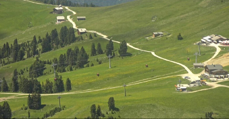 Webcam Pampeago  - Predazzo -  Obereggen - Mountain huts Zisch and Genischer