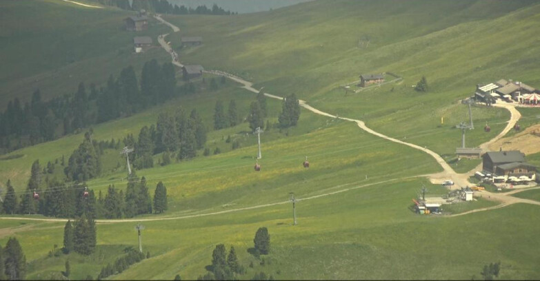 Webcam Pampeago  - Predazzo -  Obereggen - Mountain huts Zisch and Genischer