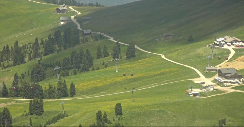 Webcam Pampeago  - Predazzo -  Obereggen - Mountain huts Zisch and Genischer