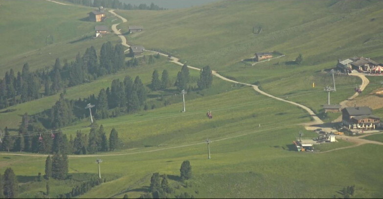 Webcam Pampeago  - Predazzo -  Obereggen - Mountain huts Zisch and Genischer