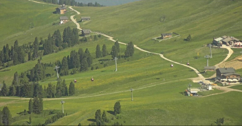 Webcam Pampeago  - Predazzo -  Obereggen - Mountain huts Zisch and Genischer