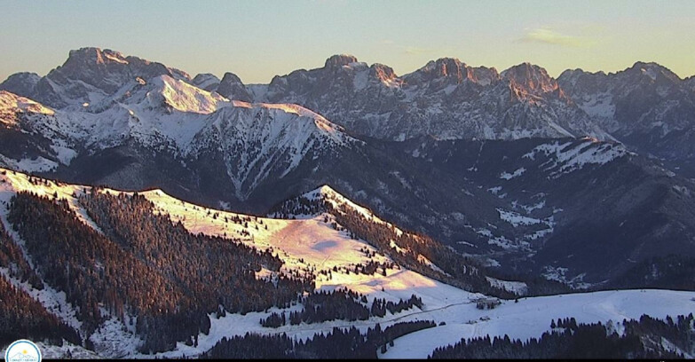 Webcam Passo Brocon-Marande - Brocon Pass and Pale di S.Martino 