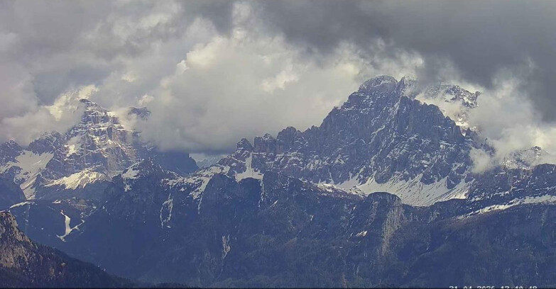 Webcam Passo San Pellegrino-Falcade - Pelmo e Civetta