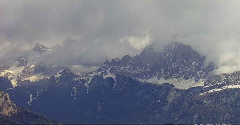 Webcam Passo San Pellegrino-Falcade - Pelmo e Civetta
