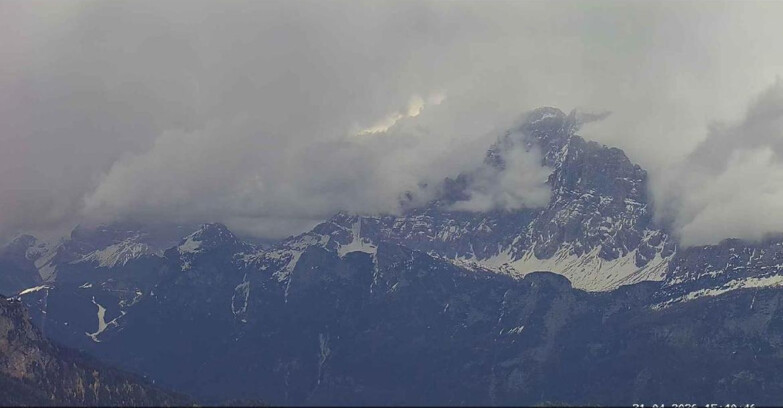 Webcam Passo San Pellegrino-Falcade - Pelmo e Civetta
