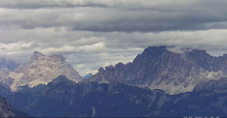 Webcam Passo San Pellegrino-Falcade  - Pelmo e Civetta