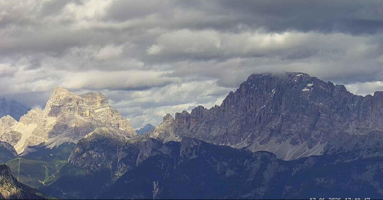 Webcam Passo San Pellegrino-Falcade  - Pelmo e Civetta