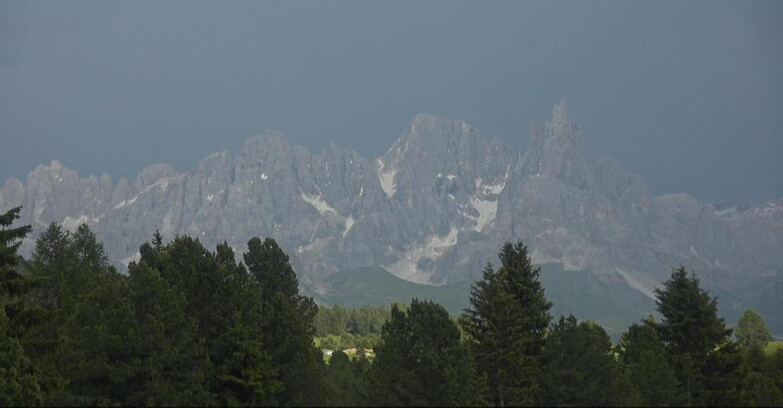 Webcam Bellamonte-Alpe Lusia  - Pale di San Martino