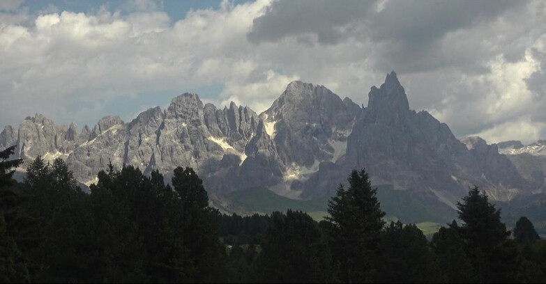 Webcam Bellamonte-Alpe Lusia - Pale di San Martino