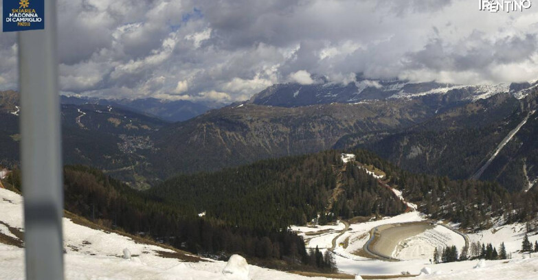 Webcam Pinzolo - Rifugio Doss del Sabion - 2100m