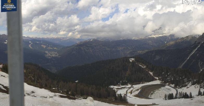 Webcam Pinzolo - Rifugio Doss del Sabion - 2100m