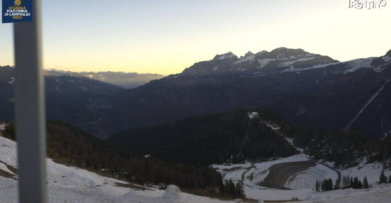 Webcam Pinzolo - Rifugio Doss del Sabion - 2100m