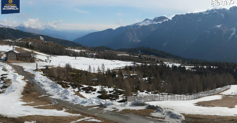 Webcam Madonna di Campiglio (Skiarea Campiglio Dolomiti di Brenta - Val di Sole Val Rendena) - Rifugio Viviani