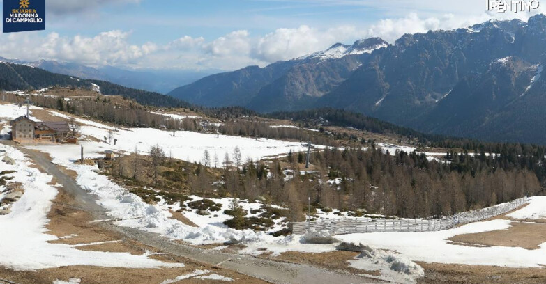 Webcam Madonna di Campiglio (Skiarea Campiglio Dolomiti di Brenta - Val di Sole Val Rendena) - Rifugio Viviani