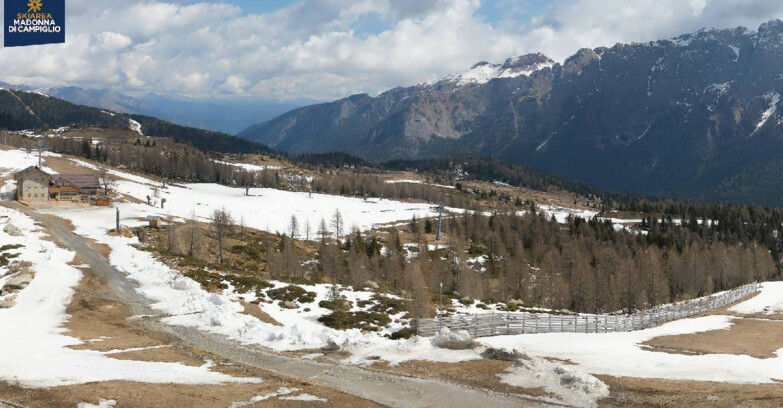 Webcam Madonna di Campiglio (Skiarea Campiglio Dolomiti di Brenta - Val di Sole Val Rendena) - Rifugio Viviani