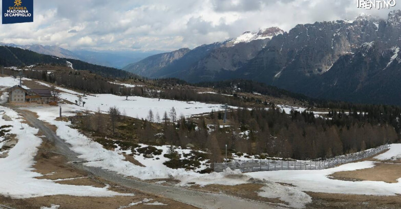 Webcam Madonna di Campiglio (Skiarea Campiglio Dolomiti di Brenta - Val di Sole Val Rendena) - Rifugio Viviani