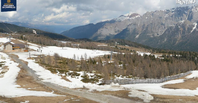 Webcam Madonna di Campiglio (Skiarea Campiglio Dolomiti di Brenta - Val di Sole Val Rendena) - Rifugio Viviani