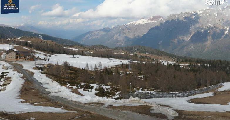 Webcam Madonna di Campiglio (Skiarea Campiglio Dolomiti di Brenta - Val di Sole Val Rendena) - Rifugio Viviani