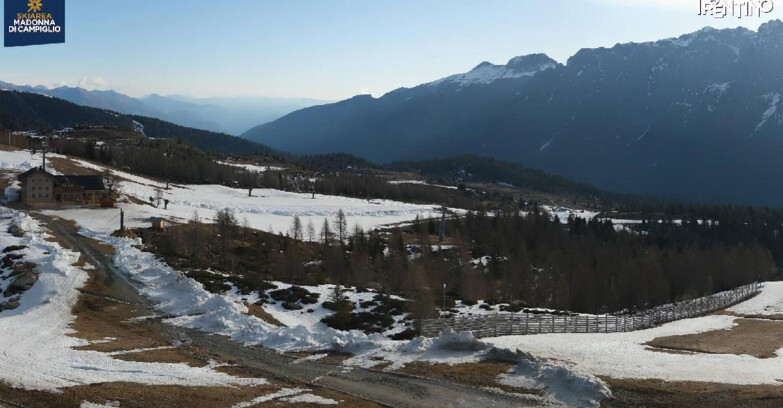 Webcam Madonna di Campiglio (Skiarea Campiglio Dolomiti di Brenta - Val di Sole Val Rendena) - Rifugio Viviani