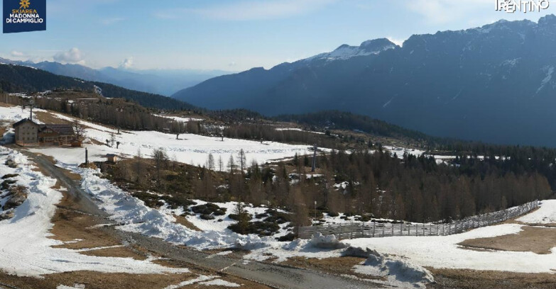 Webcam Madonna di Campiglio (Skiarea Campiglio Dolomiti di Brenta - Val di Sole Val Rendena) - Rifugio Viviani