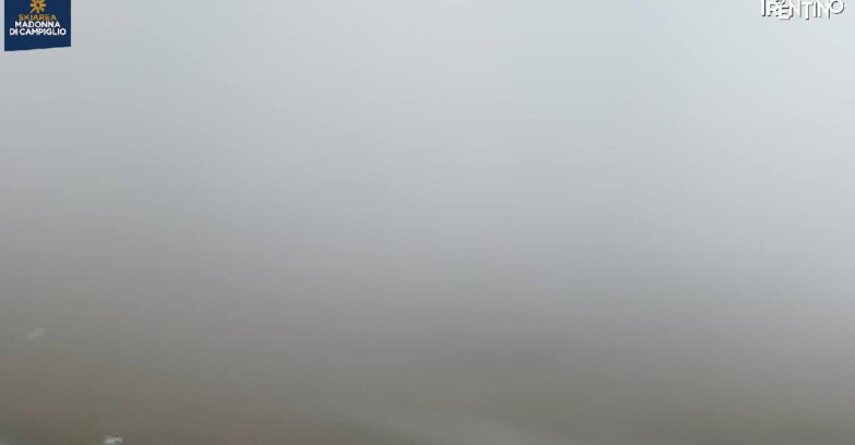 Webcam Madonna di Campiglio (Skiarea Campiglio Dolomiti di Brenta - Val di Sole Val Rendena) - Rifugio Viviani