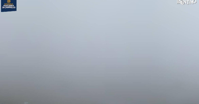 Webcam Madonna di Campiglio (Skiarea Campiglio Dolomiti di Brenta - Val di Sole Val Rendena) - Rifugio Viviani