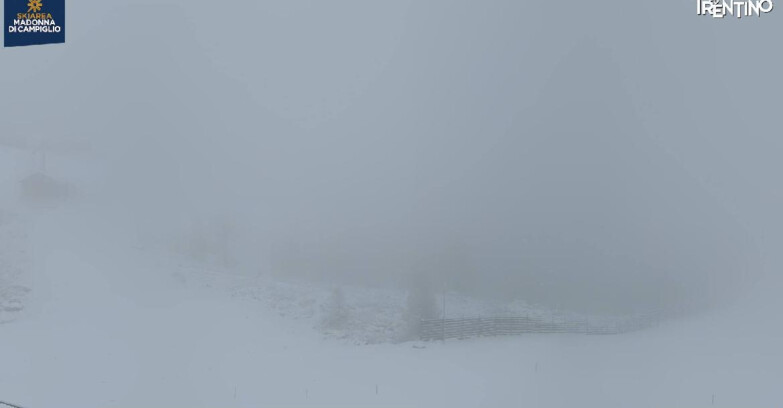 Webcam Madonna di Campiglio (Skiarea Campiglio Dolomiti di Brenta - Val di Sole Val Rendena) - Rifugio Viviani