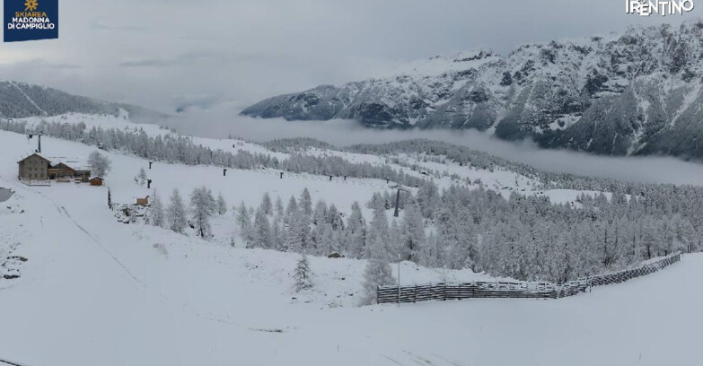 Webcam Madonna di Campiglio (Skiarea Campiglio Dolomiti di Brenta - Val di Sole Val Rendena) - Rifugio Viviani