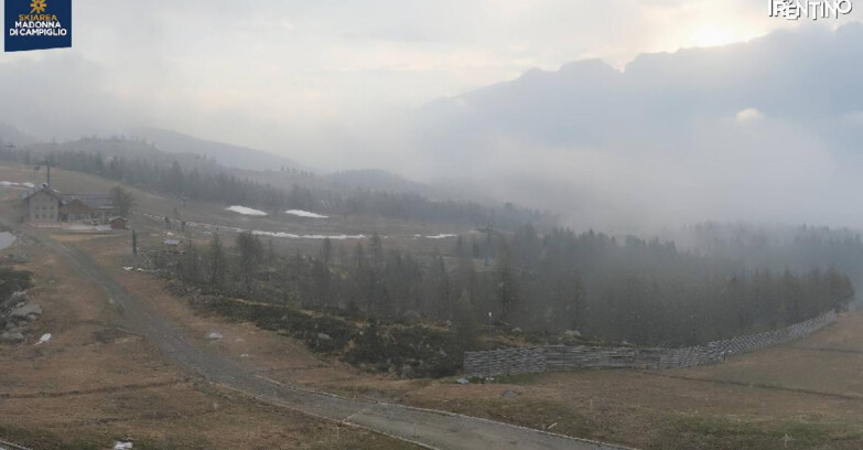 Webcam Madonna di Campiglio (Skiarea Campiglio Dolomiti di Brenta - Val di Sole Val Rendena) - Rifugio Viviani