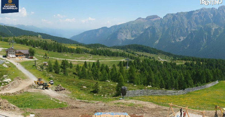 Webcam Madonna di Campiglio (Skiarea Campiglio Dolomiti di Brenta - Val di Sole Val Rendena) - Rifugio Viviani