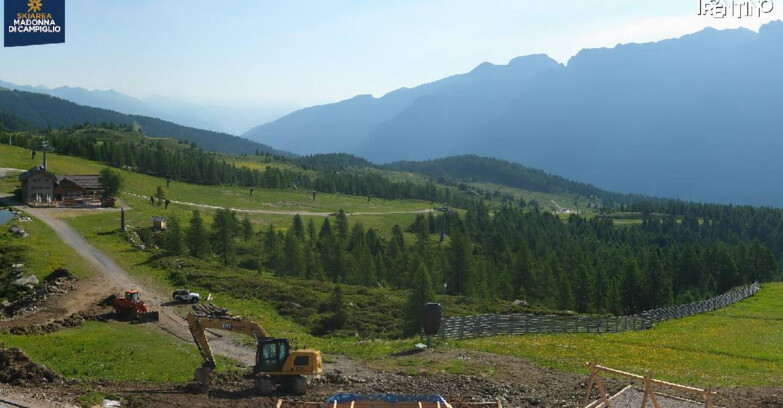 Webcam Madonna di Campiglio (Skiarea Campiglio Dolomiti di Brenta - Val di Sole Val Rendena) - Rifugio Viviani