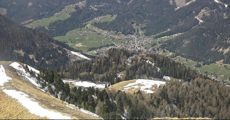 Webcam Pozza di Fassa-Aloch-Buffaure  - Sasso Lungo e Sasso Piatto visti da Buffaure