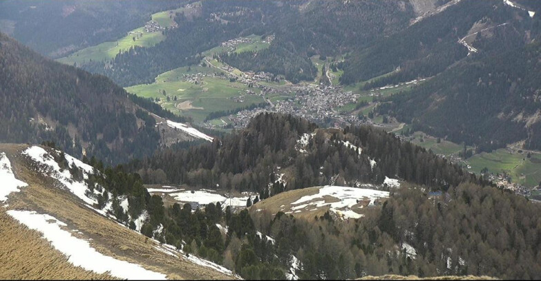 Webcam Pozza di Fassa-Aloch-Buffaure  - Sasso Lungo e Sasso Piatto visti da Buffaure