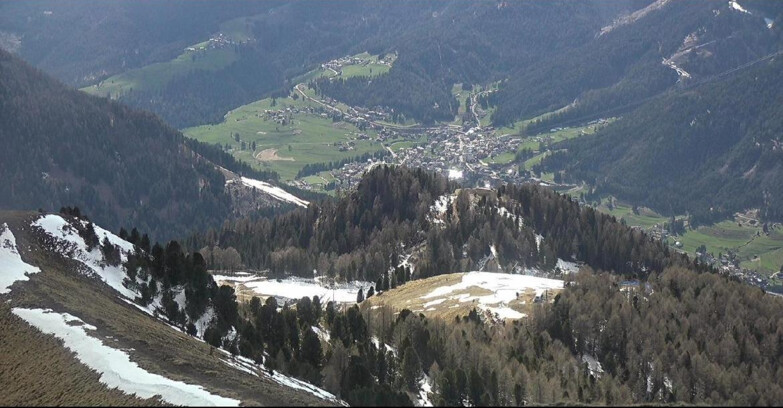 Webcam Pozza di Fassa-Aloch-Buffaure  - Sasso Lungo e Sasso Piatto visti da Buffaure