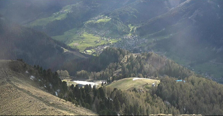 Webcam Pozza di Fassa-Aloch-Buffaure - Sasso Lungo e Sasso Piatto visti da Buffaure