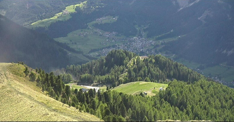 Webcam Pozza di Fassa-Aloch-Buffaure  - Sasso Lungo e Sasso Piatto visti da Buffaure